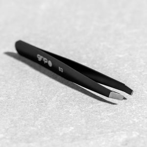 Caronlab Caronlab Claw Slanted Tip Tweezer - Matte Black Body Care