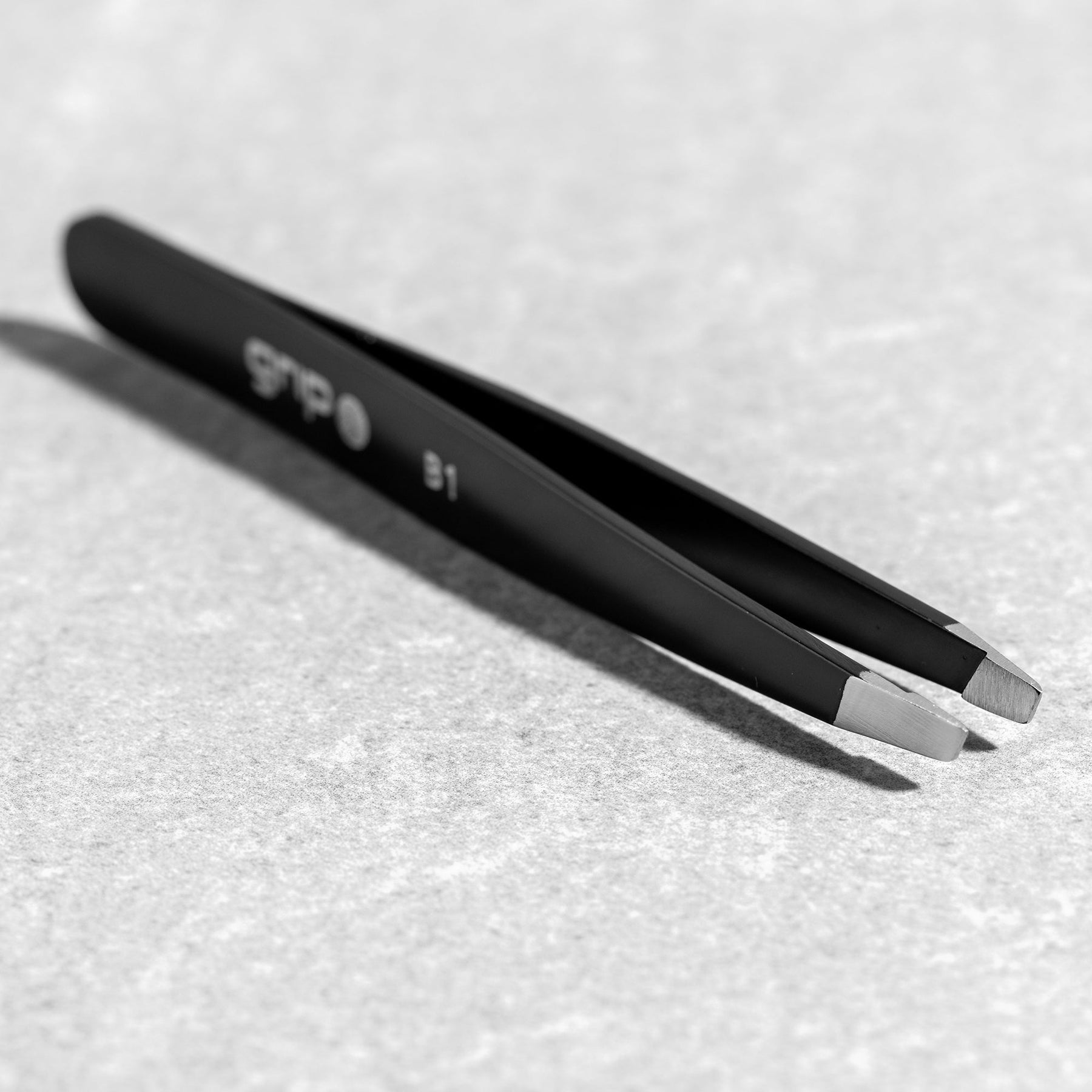 Caronlab Caronlab Slanted Tip Tweezer - Matte Black Body Care
