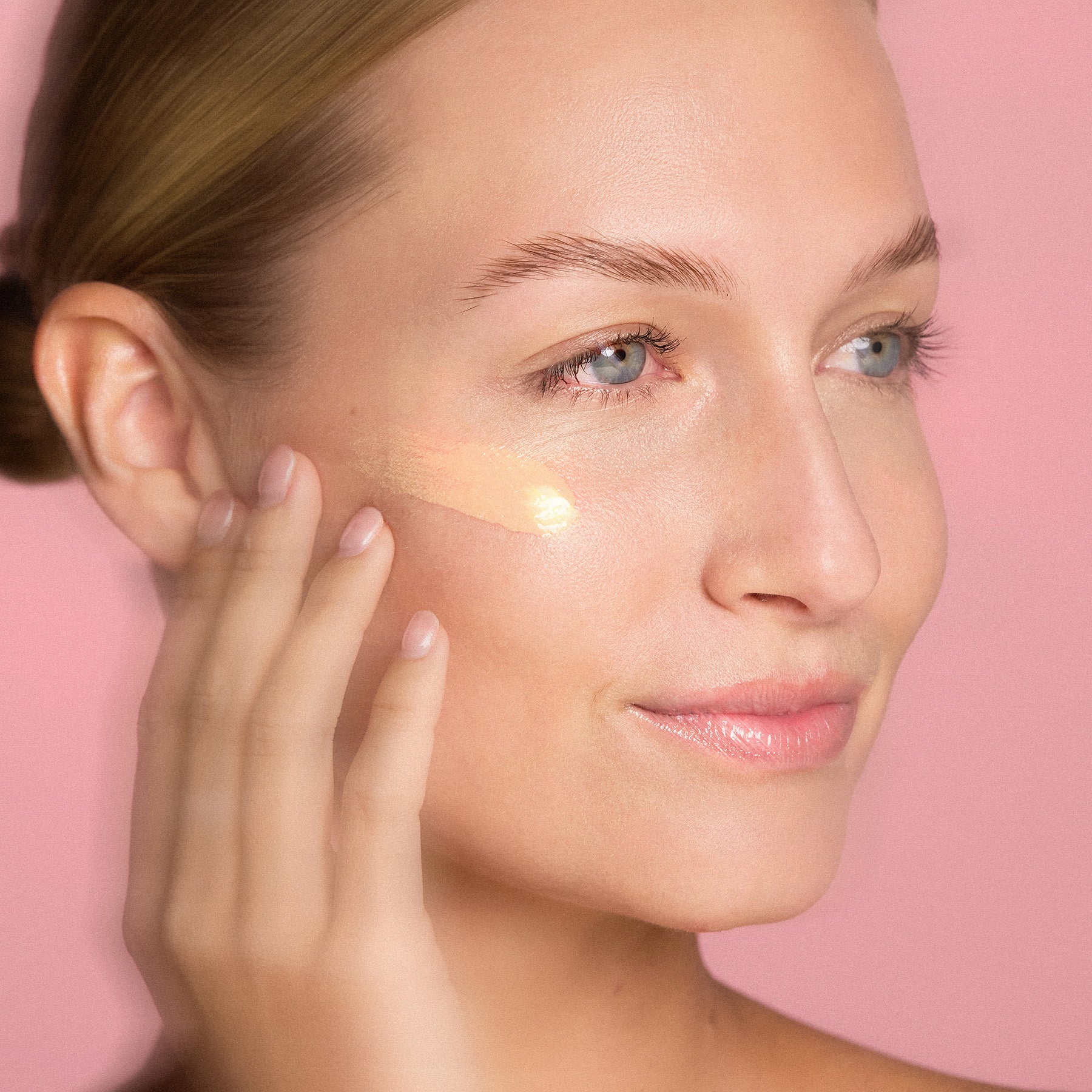 The Jojoba Company The Jojoba Company Illuminating Tinted Moisturiser SPF15 50ml - Light Skin Care